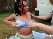 Ersties: Heiße Camper-Tour ins Grüne mit Lilith und Naomi 2/16