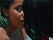 Pornstars Xxlaynamarie & Roxysinner Lick Each Other Just Right 6/16