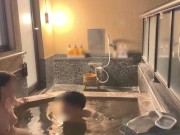 【個人撮影】初温泉旅行♡夜にお洒落な露天風呂でイチャイチャから濃厚生ハメSEX♡立ちバックで激しく突く..Japanese amateur hentai ／日本人／素人カップル／おっぱい／美少女／色白 1/16