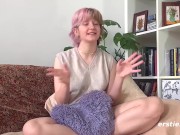 Ersties: Sunny S. aus Wien findet Ärsche unwiderstehlich und befriedigt sich anal 12/16