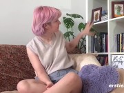 Ersties: Sunny S. aus Wien findet Ärsche unwiderstehlich und befriedigt sich anal 3/16