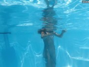 Swimming pool underwater naked babe Bonnie Dolce 9/16