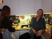 Сёстры Mia и Bella решили проверить у кого из их парней член больше 3/16