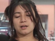 Ersties: Mona aus Nicaragua kommt intensiv mit Händen und Vibrator 5/16