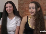 Ersties: Mädchen haben Sex mit Tentakeldildo und Drachenschwanz 10/16