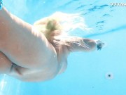 Very horny milf babe Lisi Kitty ready to fuck you in the pool 11/16