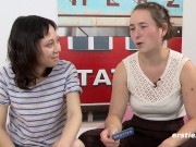 Ersties: Yuli bringt Mira mit Fingern und Toy zum Stöhnen 4/16