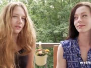 Ersties: Alba und Lisa lecken und fingern sich gegenseitig sinnlich im Sonnenschein 13/16