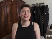 Ersties: Junges US-Girl streichelt ihren Kitzler 10/16