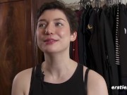 Ersties: Junges US-Girl streichelt ihren Kitzler 3/16