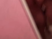 Novio de mi hermana me encuentra en la ducha y terminamos follando, al final se corre en mis tetas 9/16