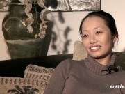 Ersties: Die 24-jährige Tyra aus Berlin masturbiert leidenschaftlich mit Vibrator 11/16