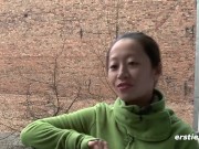 Ersties: Die 24-jährige Tyra aus Berlin masturbiert leidenschaftlich mit Vibrator 3/16