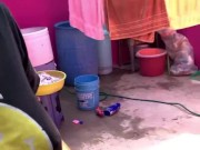 La nueva muchacha que lava la ropa es toda una loquilla 1/16