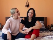 Ersties: Victoria und Julia vergnügen sich ausgiebig mit einem Glasdildo 11/16