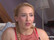 Ersties: 31-jährige Isabella tanzt nackt und masturbiert vor dem Spiegel 10/16