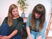 Ersties: Zwei sexy Saarländerinnen haben sinnlichen Lesben-Sex 12/16