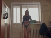 Сексуальная рыжая соседка оседлала парня 1/16