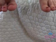 GFE hook up and warm up rubbing amateur Valentina Jade until she cums 4/16