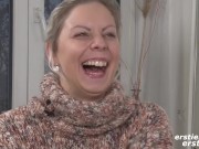 Ersties - 25-jährige Tschechin spielt mit ihren Fingern und Toys 12/16