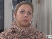 Ersties - 25-jährige Tschechin spielt mit ihren Fingern und Toys 2/16