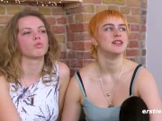 Ersties - Zwei süße Berlinerinnen lecken sich gegenseitig intensiv zum Orgasmus 12/16