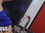 Mofos - Charming MILF Linda Del Sol Doesn't Mind When Horny Tommy Starts To Strip Her Down 4/16