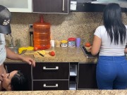 Hijastras Hermosas de 18 Años Cocinando Porque Deben de Darles de Comer a su Padrastro 3/16