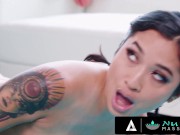 Horny Man Bangs Sexy Neighbor Masseuse 8/16