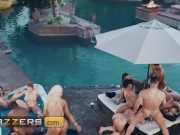 Brazzers - Palm Street Has Never Been So Hot With A Party That Turned Into A 15-Person Orgy 9/16