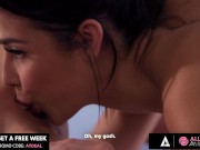 Hot Masseuse Gives Pussy Licking Job To Grateful Client 8/16