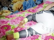 مديحة هايجة يدخل عليها محمد لزي اخوها عشان تقوم لجيم فيذكرها بلعبة عروسة وعريس بصوت واضح ووضعيات نار 1/16