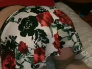 Lei vuole sentire la sborra dentro la figa…. e lui gli sborra due volte sulla gonna 1/16