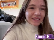 18jähriges Teen SQUIRTET gegen den Spiegel 1/16