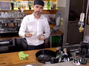 HUNT4K. Guy is tempted by skillful girl into doing it before her husband 13/16