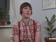 Ersties - Punk-Mädchen Marlin aus Kiel masturbiert auf ihrem Sessel 15/16