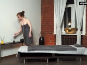 The skilled masseuse caters to her stunning physique 2/16