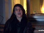 Ersties - 26-jährige Modefotografin Roesi masturbiert auf dem Küchentresen 5/16