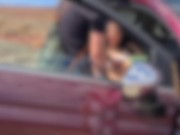 POMPINO pubblico AD UNO SCONOSCIUTO esibizionista sega e spompina un PASSANTE in strada 8/16