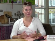 Ersties - Blonde Halb-Dänin Natascha fingert sich doggy auf dem Küchentisch 2/16