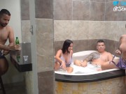 intercambio de parejas en el espa del club - sara blonder & jenifer play 2/16