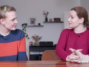 Ersties - Pornoproduzentin Sally B trifft heißes Fan Girl Emma K 8/16