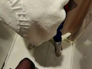 MILF se fait baiser par un jeune inconnu dans une cabine d'essayage 10/16