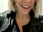 MILF se fait baiser par un jeune inconnu dans une cabine d'essayage 15/16