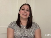 Ersties - Emma F aus Bremen masturbiert mit einem Glasdildo 8/16