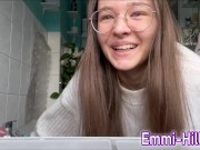 18 jähriges Skinny Teen fickt sich selbst 1/16