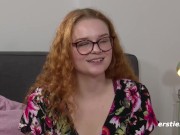 Ersties - 22-jährige Anabelle R. masturbiert mit Magic Wand 12/16