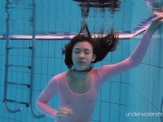 Czech teen Roxalana impresses with her swimming prowess 4/16