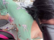 sorprendo a mi hermanastra viendo porno con gafas VR y aprovecho para meterle mi verga 15/16