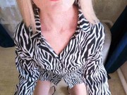 Красивая хозяйка получила скидку у рабочего своими прелестями 6/16